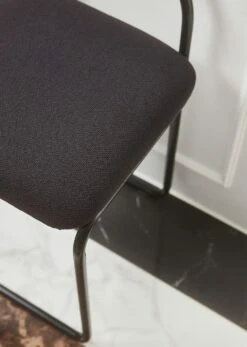 AYTM Angui Stuhl, Anthrazit -SitzEleganz Geschaft aytm angui chair anthracite boucle l37xw39xh68 5