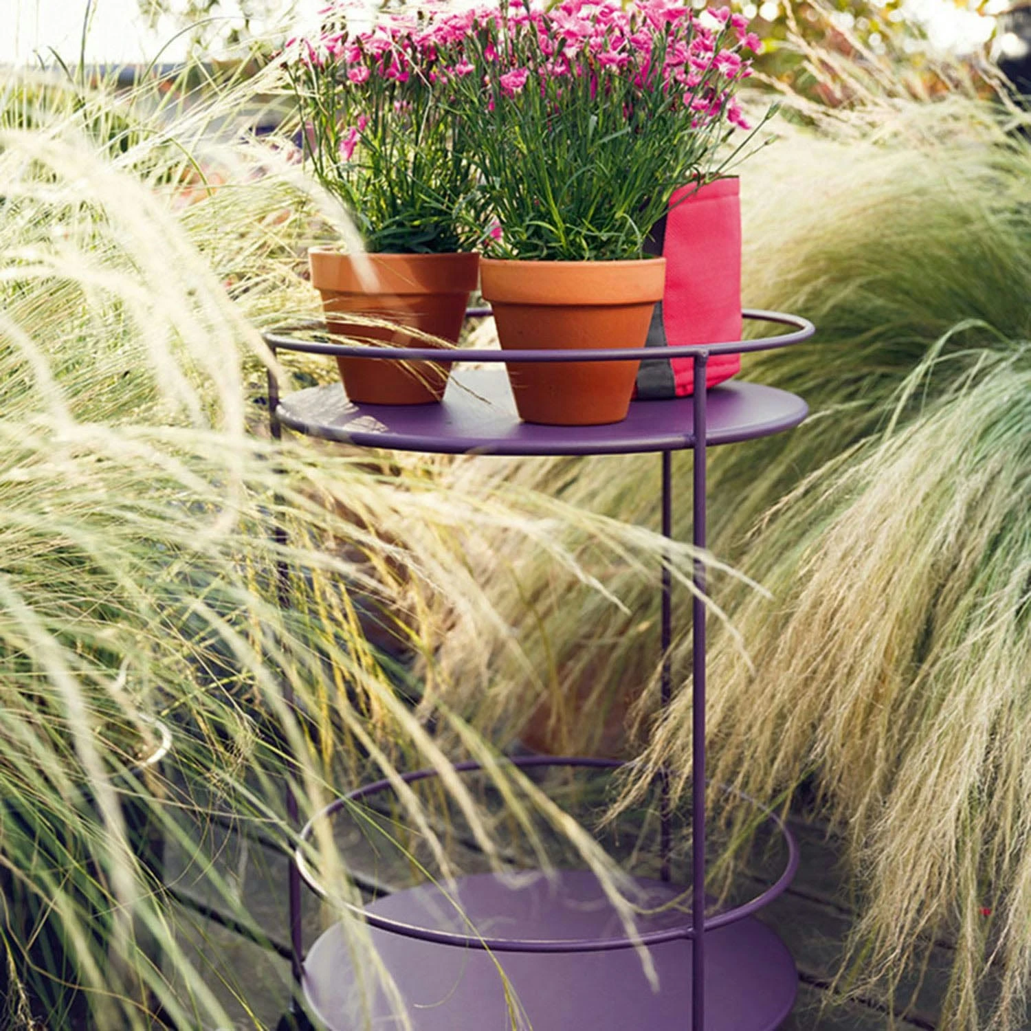 Guinguette Side Wheeled Table Ø40, Willow Green 2 Guinguette Side Wheeled Table Ø40, Willow Green – Bild 2