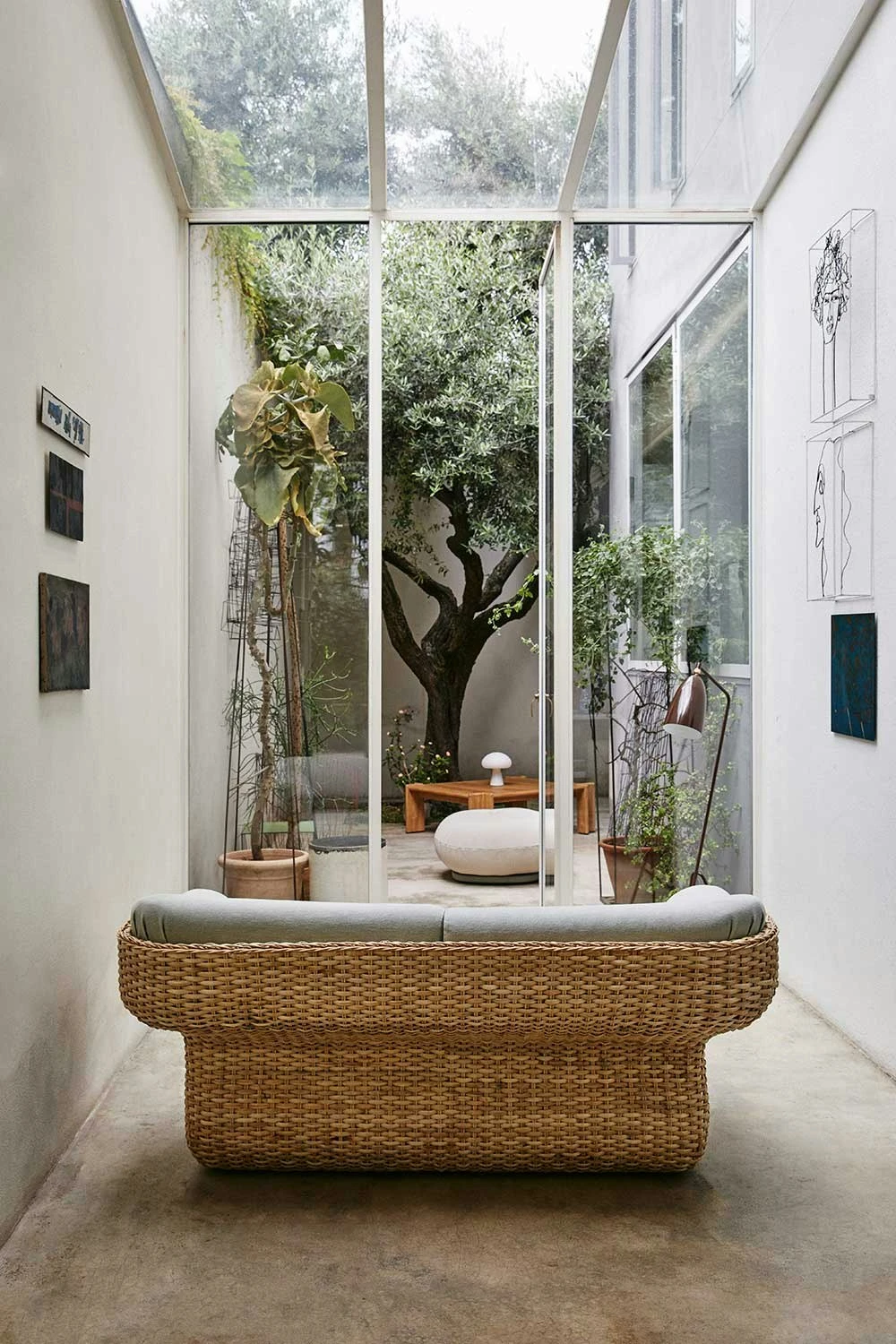 Gubi Basket 2-Sitzer-Sofa, Rattan / Sunday 002 5 Gubi Basket 2-Sitzer-Sofa, Rattan / Sunday 002 – Bild 5