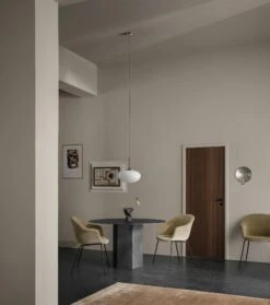 Gubi Bat Esszimmerstuhl Gepolstert / Kegelförmige Basis, Graugrün 7 Gubi Bat Esszimmerstuhl Gepolstert / Kegelförmige Basis, Graugrün -SitzEleganz Geschaft gubi bat esszimmerstuhl gepolstert kegelformige basis 0