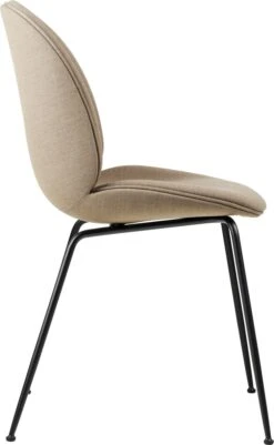 Gubi Beetle Stuhl Gepolstert / Kegelförmige Basis, Remix 3 233 7 Gubi Beetle Stuhl Gepolstert / Kegelförmige Basis, Remix 3 233 -SitzEleganz Geschaft gubi beetle dining chair front matt black 30