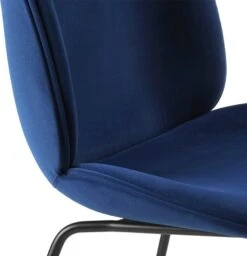 Gubi Beetle Stuhl Gepolstert / Kegelförmige Basis, Sunday 003 7 Gubi Beetle Stuhl Gepolstert / Kegelförmige Basis, Sunday 003 -SitzEleganz Geschaft gubi beetle dining chair front matt black 35