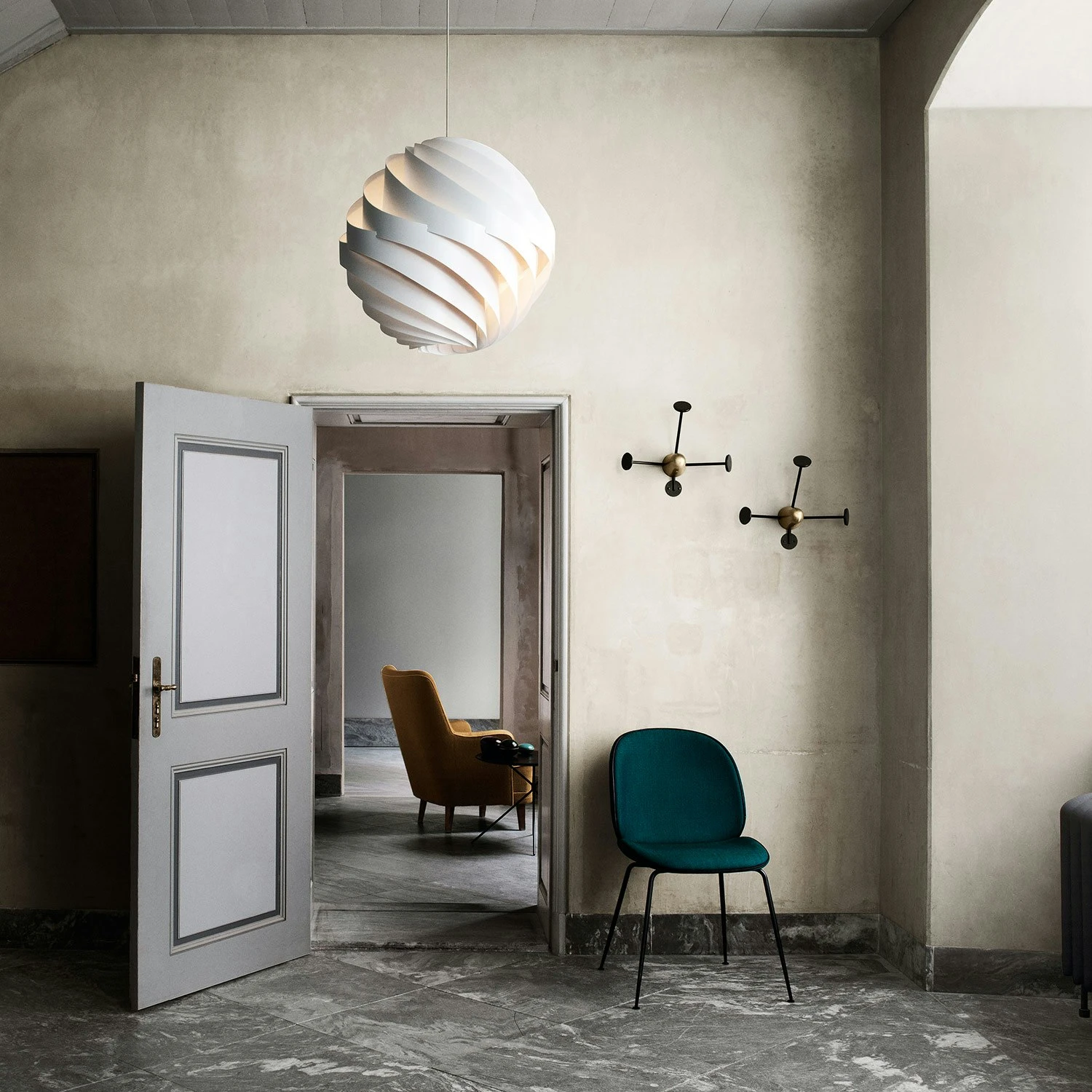 Gubi Beetle Dining Chair, Black, PG2, Li.Bouclé 003 5 Gubi Beetle Dining Chair, Black, PG2, Li.Bouclé 003 – Bild 5