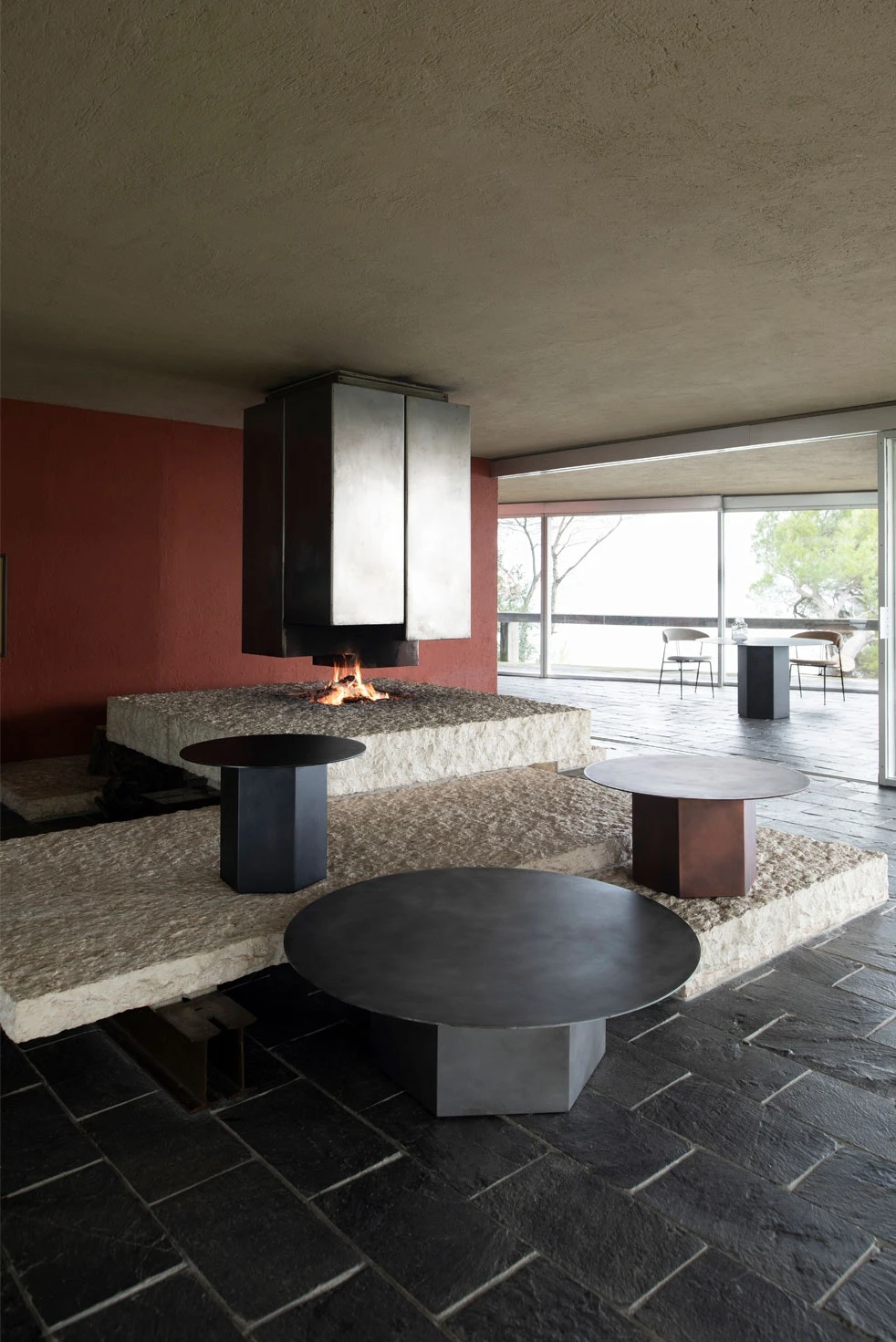 Gubi Epic Kaffeetisch Ø80 Stahl, Earthy Red 3 Gubi Epic Kaffeetisch Ø80 Stahl, Earthy Red – Bild 3