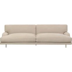Gubi Flaneur Sofa LC 2-Sitzer, Beine Messing / Hot Madison 073 Beige