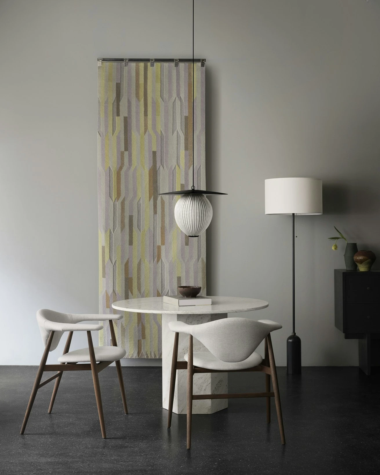 Gubi Masculo Esszimmerstuhl, Geöltes Walnussholz / Plain 0026 5 Gubi Masculo Esszimmerstuhl, Geöltes Walnussholz / Plain 0026 – Bild 5