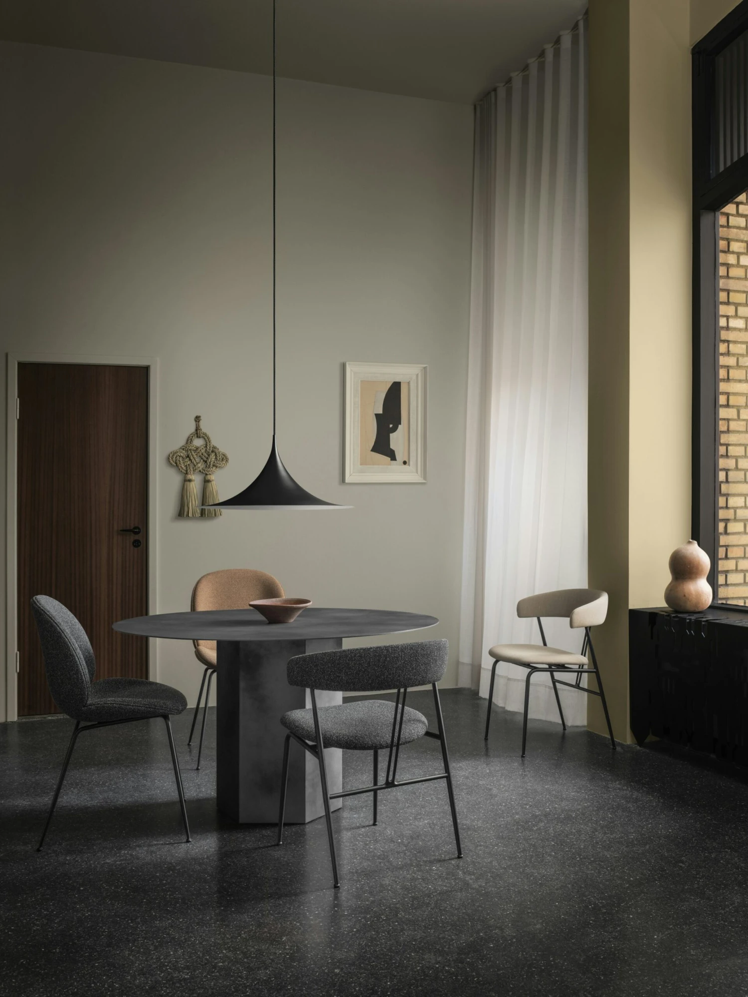 Gubi Violin Esszimmerstuhl Gepolstert, Remix 3 233 2 Gubi Violin Esszimmerstuhl Gepolstert, Remix 3 233 – Bild 2