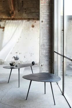 Muubs Hitch Organic Round Kaffeetisch Schwarz / Altmessingfarben, 75x75 Cm -SitzEleganz Geschaft muubs hitch organic round coffeetable black antiquebrass 1 1