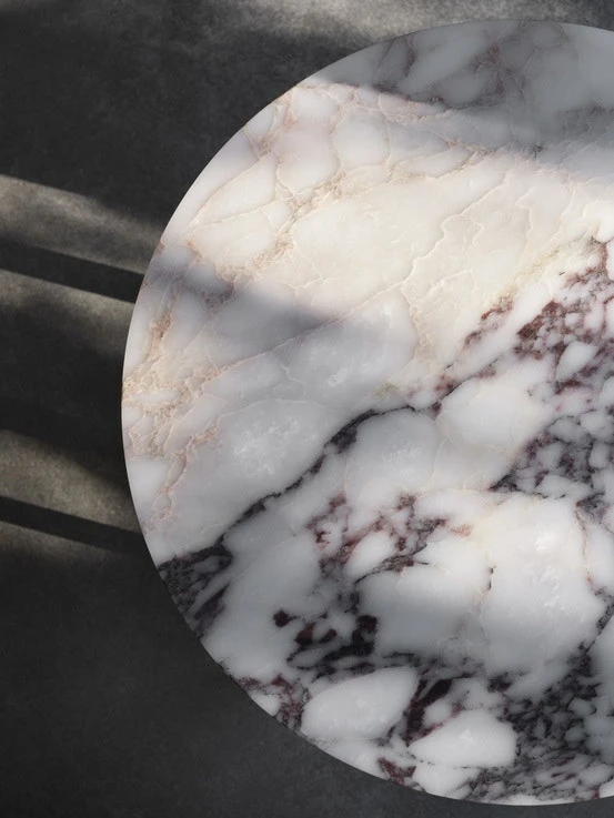 New Works Florence Beistelltisch 50 Cm, Weiß Viola Marmor / Weiß 4 New Works Florence Beistelltisch 50 Cm, Weiß Viola Marmor / Weiß – Bild 4