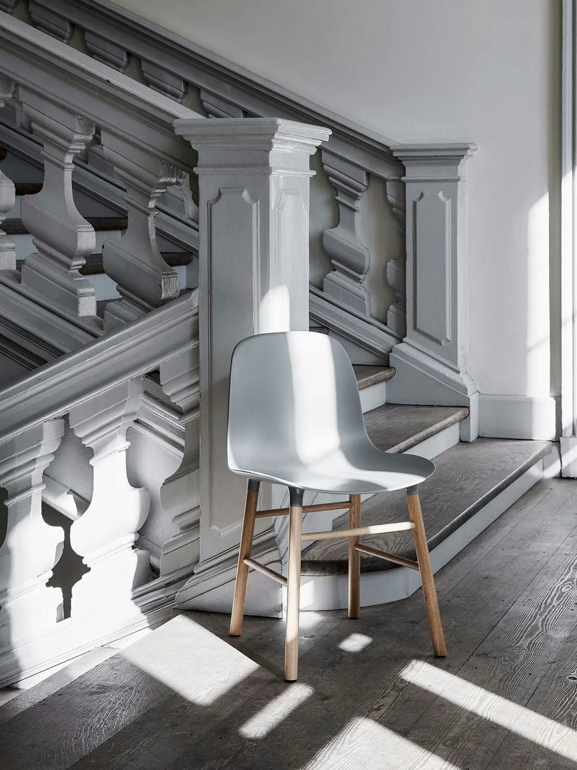 Normann Copenhagen Form Stuhl, Grau/Eiche 4 Normann Copenhagen Form Stuhl, Grau/Eiche – Bild 4