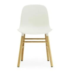 Normann Copenhagen Form Stuhl, Weiss/Eiche