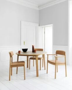 Normann Copenhagen Timb Lehnstuhl, Ultra Leather, Tan / Kamelhaarfarben 8 Normann Copenhagen Timb Lehnstuhl, Ultra Leather, Tan / Kamelhaarfarben -SitzEleganz Geschaft normann copenhagen timb lehnstuhl ultra leather 3