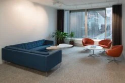 Swedese Flower Tisch 66x62cm, Eiche/Weiss 5 Swedese Flower Tisch 66x62cm, Eiche/Weiss -SitzEleganz Geschaft swedese flower tisch 90x84cm walnuss weiss 9