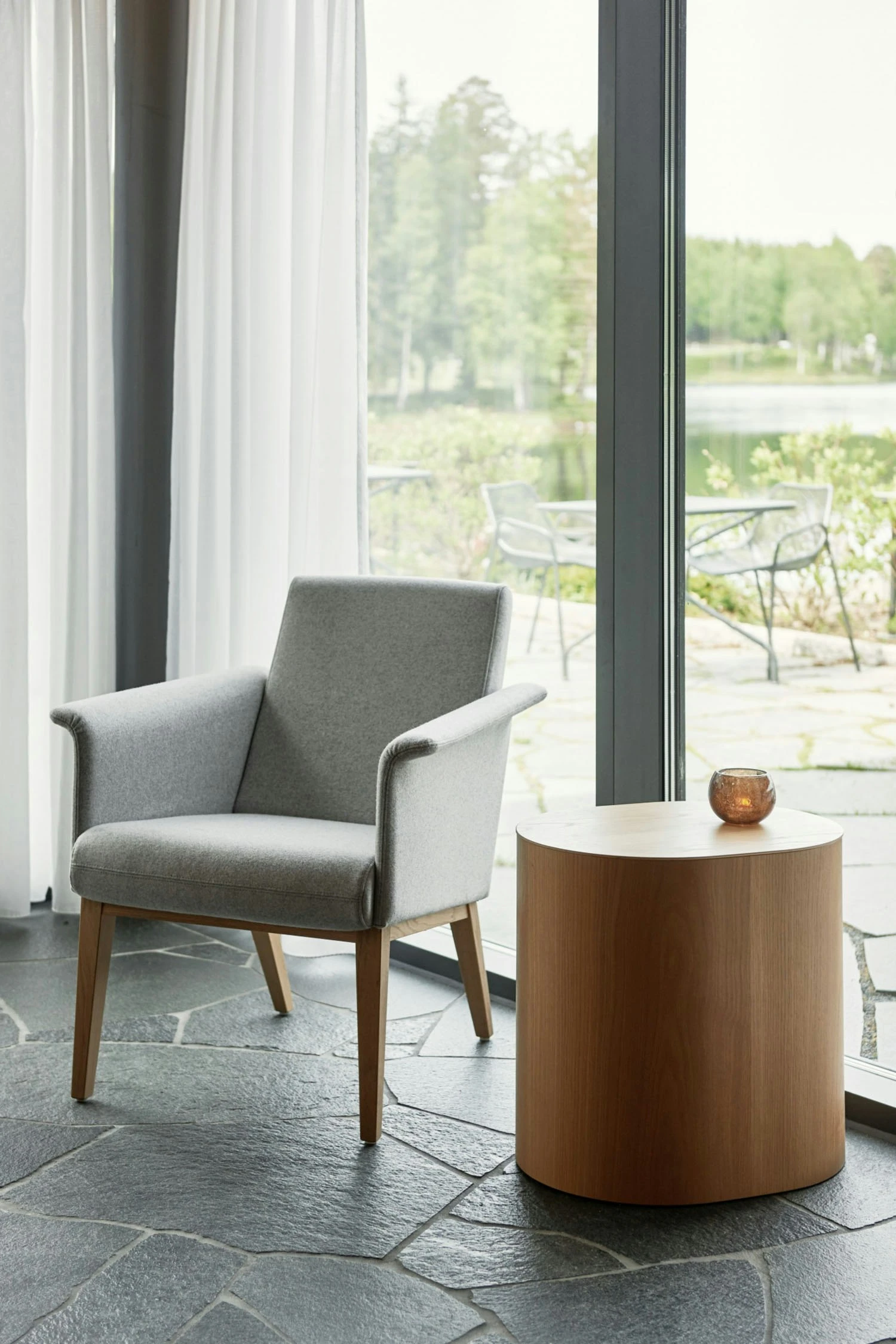 Swedese Log Beistelltisch Mit Aufbewahrung, Eiche Natur 2 Swedese Log Beistelltisch Mit Aufbewahrung, Eiche Natur – Bild 2